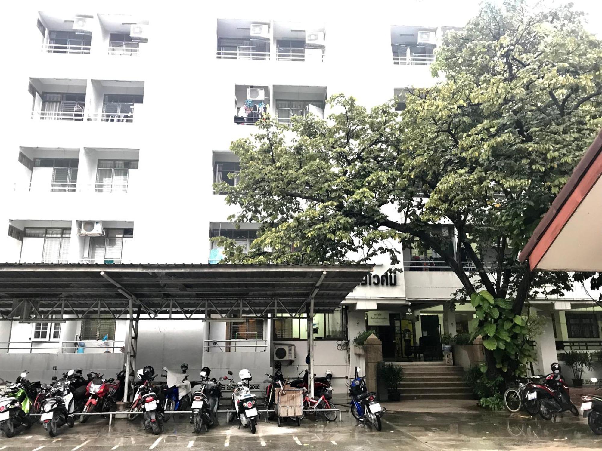 Jaroonwej Bangsaen Hotel Exterior foto